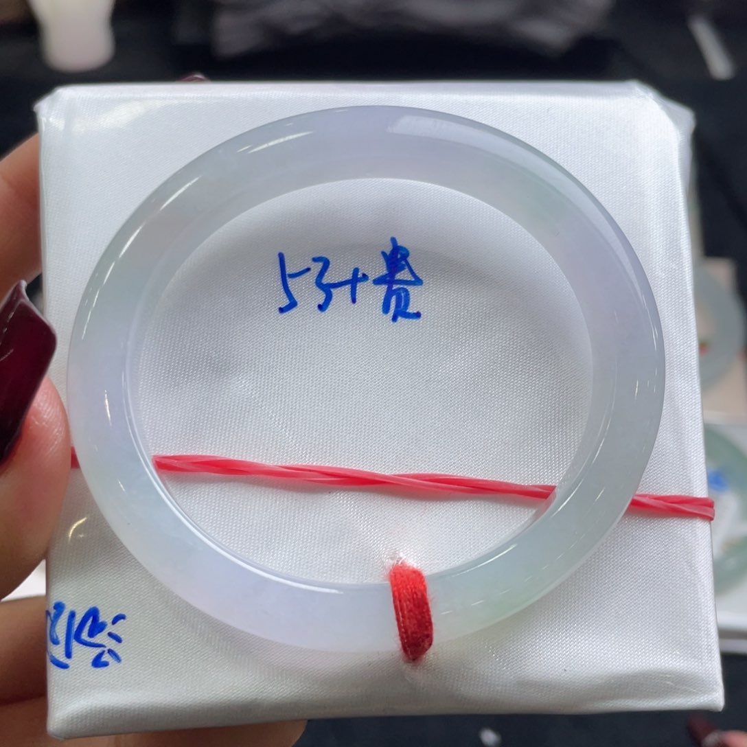 翡翠手镯未镶嵌翡翠手镯