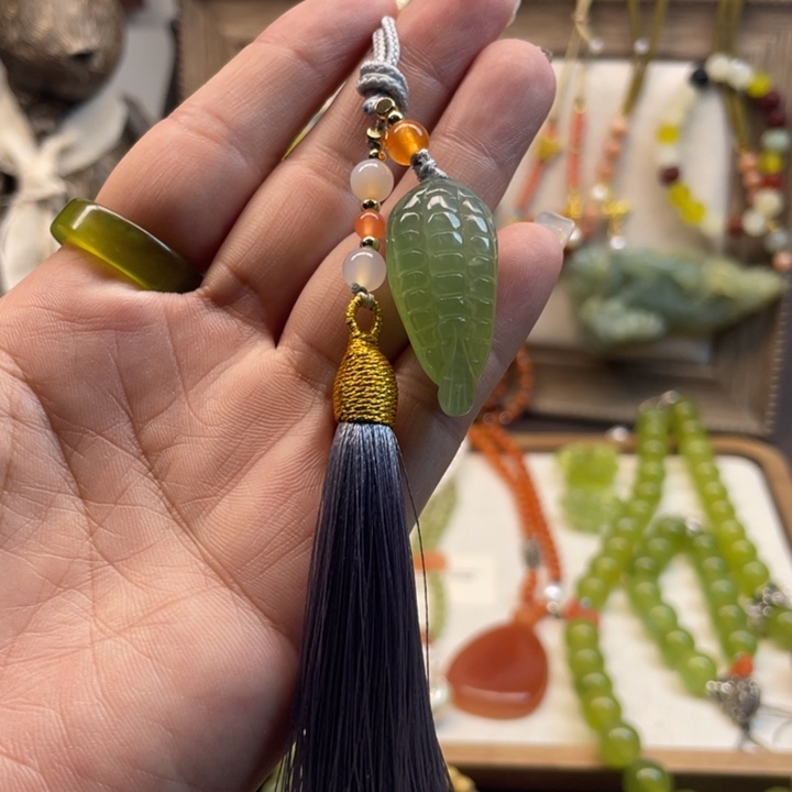 蛇纹石玉吊坠未镶嵌