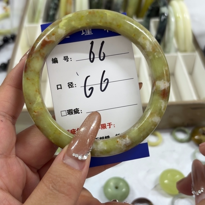 天***翼蛇纹石玉未镶嵌手镯