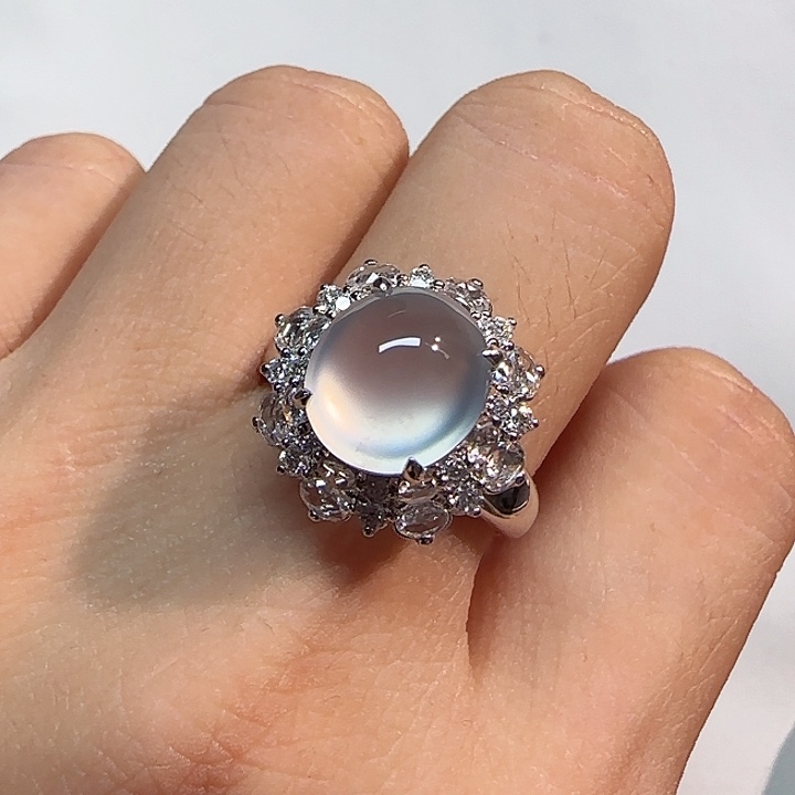 翡翠18K金镶嵌戒指蛋面