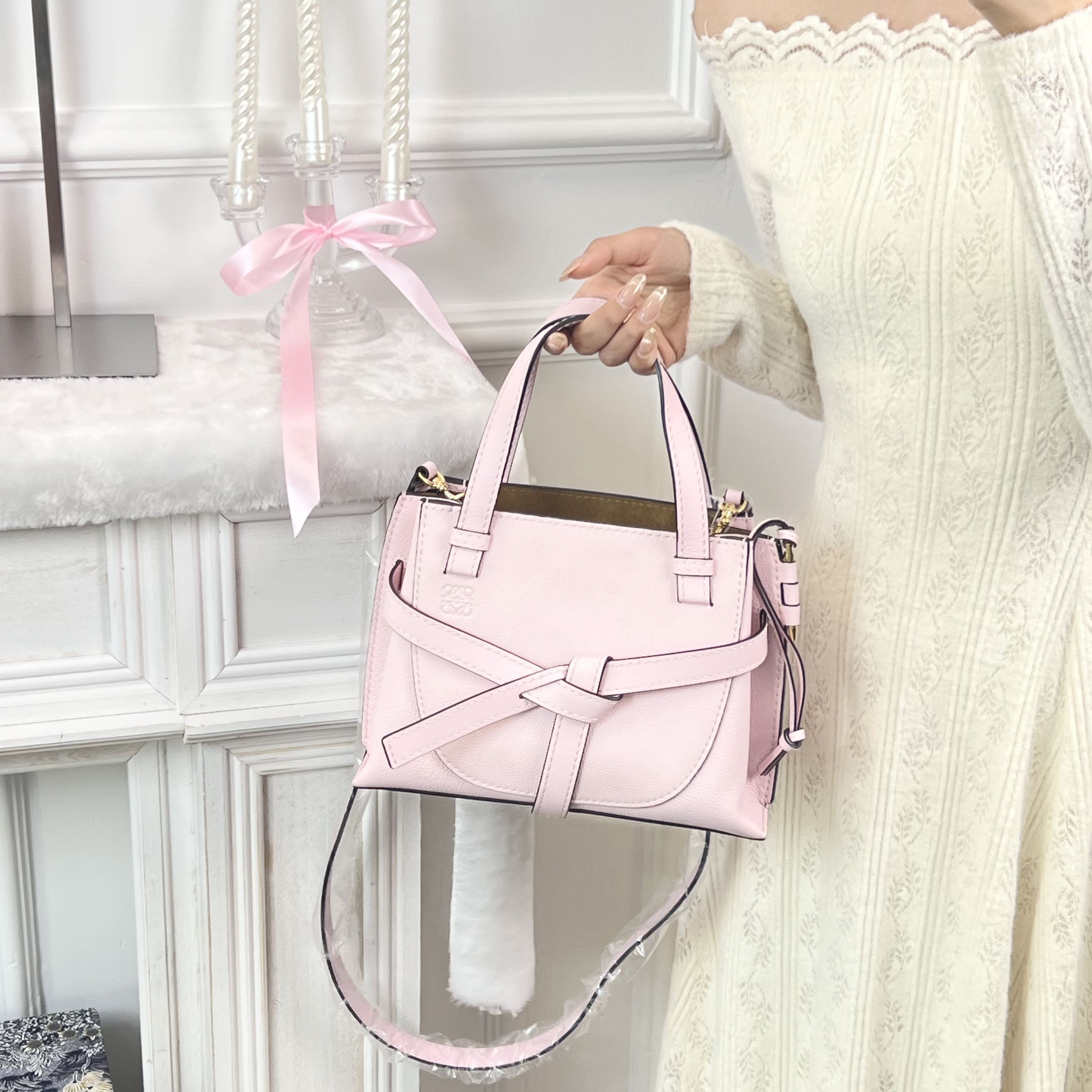 95新 LOEWE/罗意威 Gate Top Handle 粉色 牛皮 mini