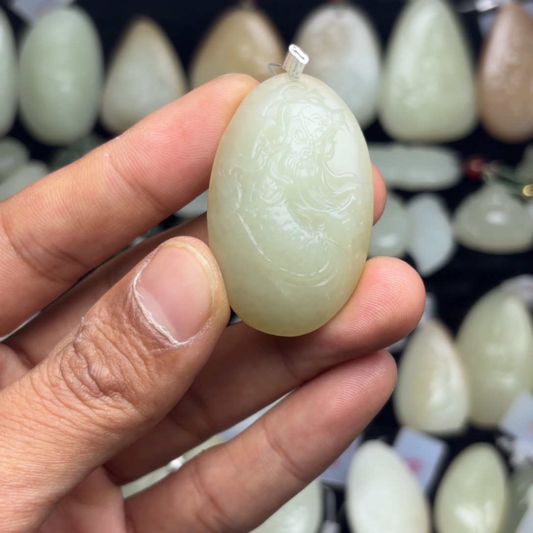 和田玉未镶嵌颈饰