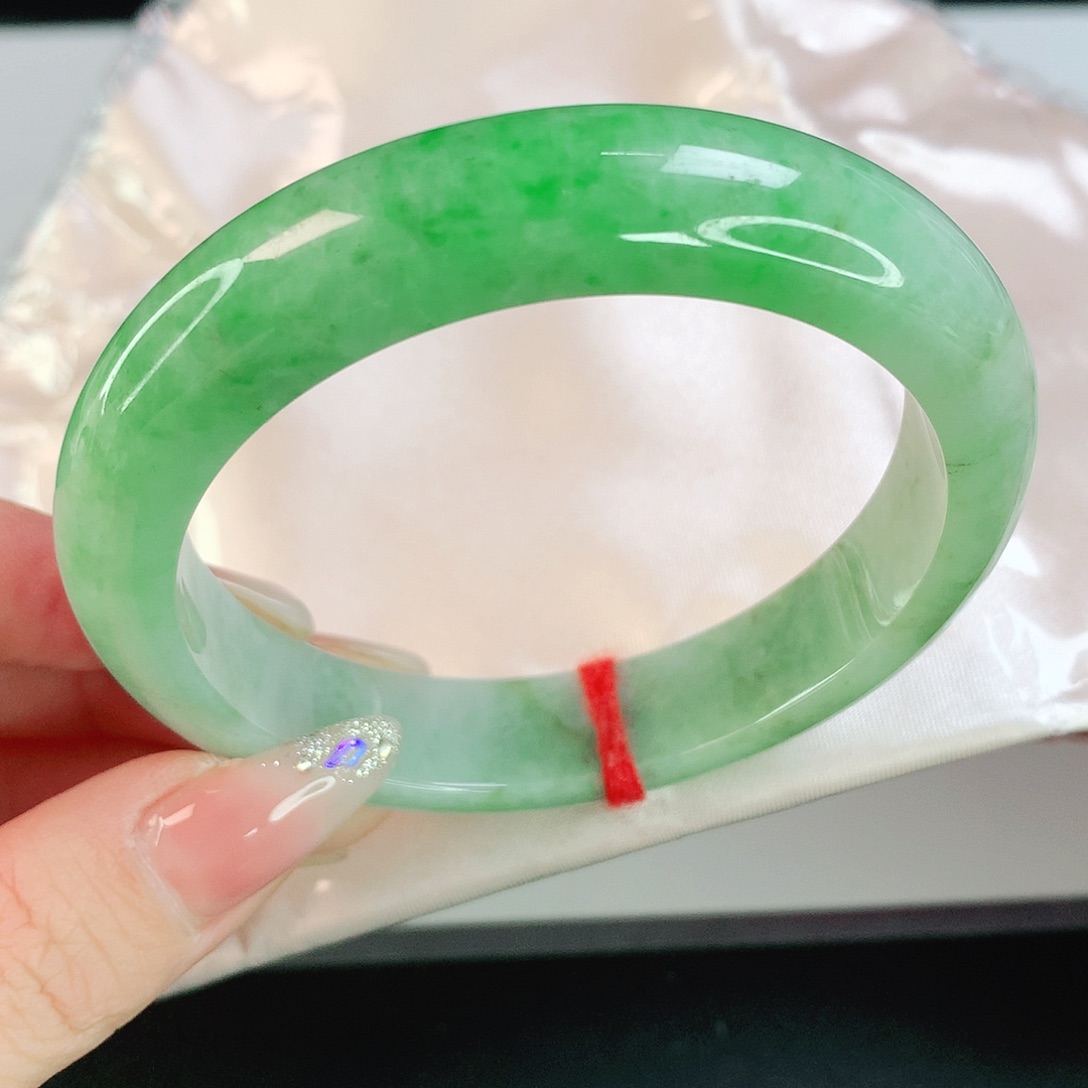 翡翠手镯未镶嵌57圈口