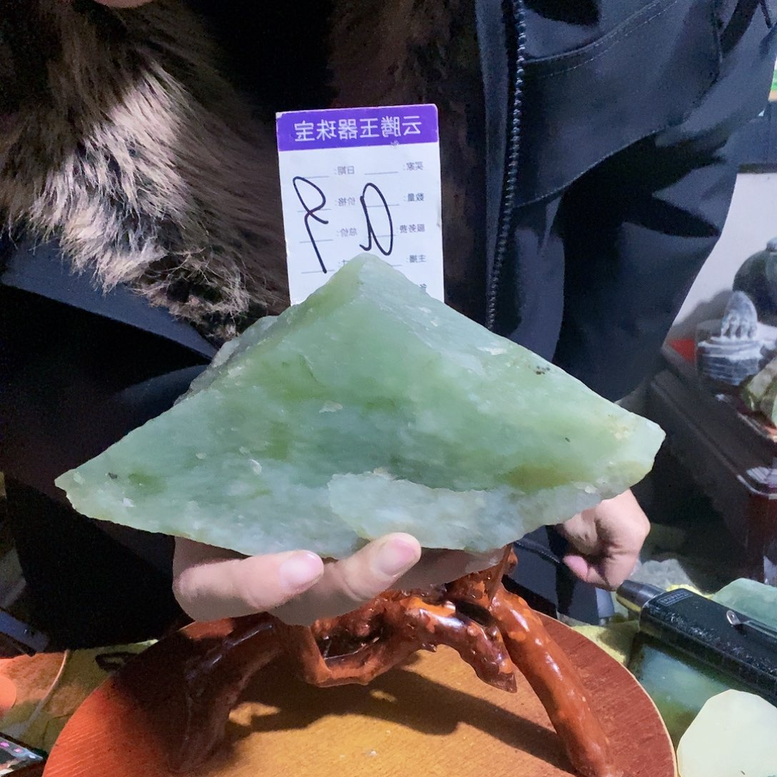 蛇纹石玉未镶嵌珠宝奇石