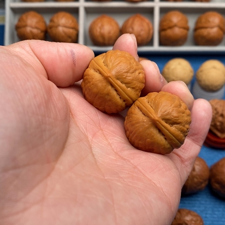 文玩核桃把件小石头