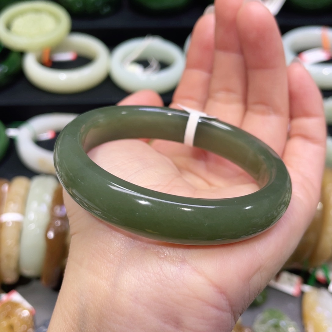 未镶嵌手镯和田玉9
