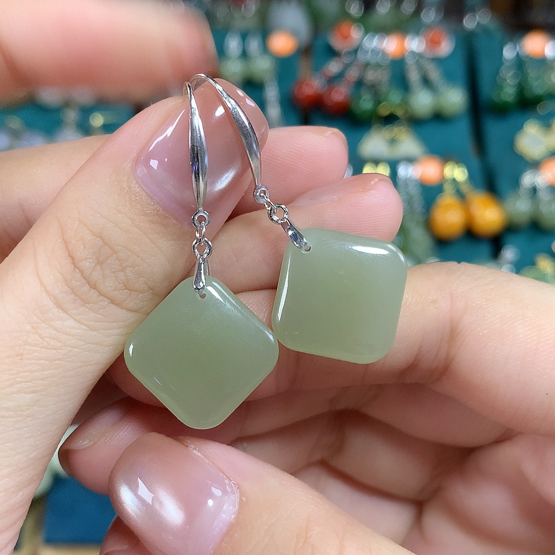 和田玉银S925镶嵌耳饰方糖卡15左右