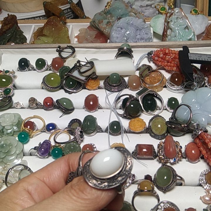 翡翠吊坠(赠链)未镶嵌闻****方