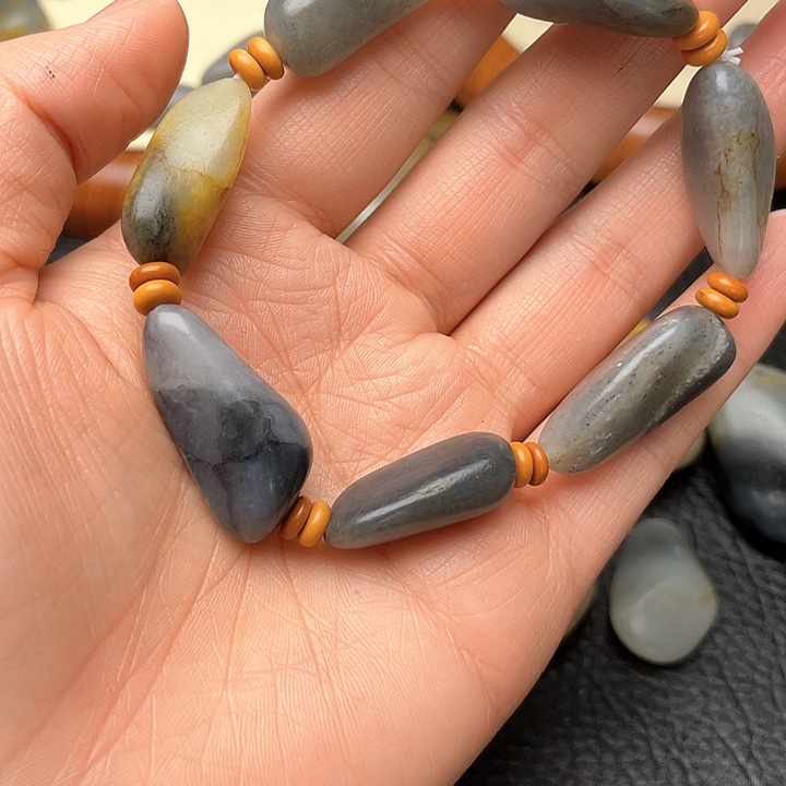 和田玉颈饰未镶嵌夜**哥25