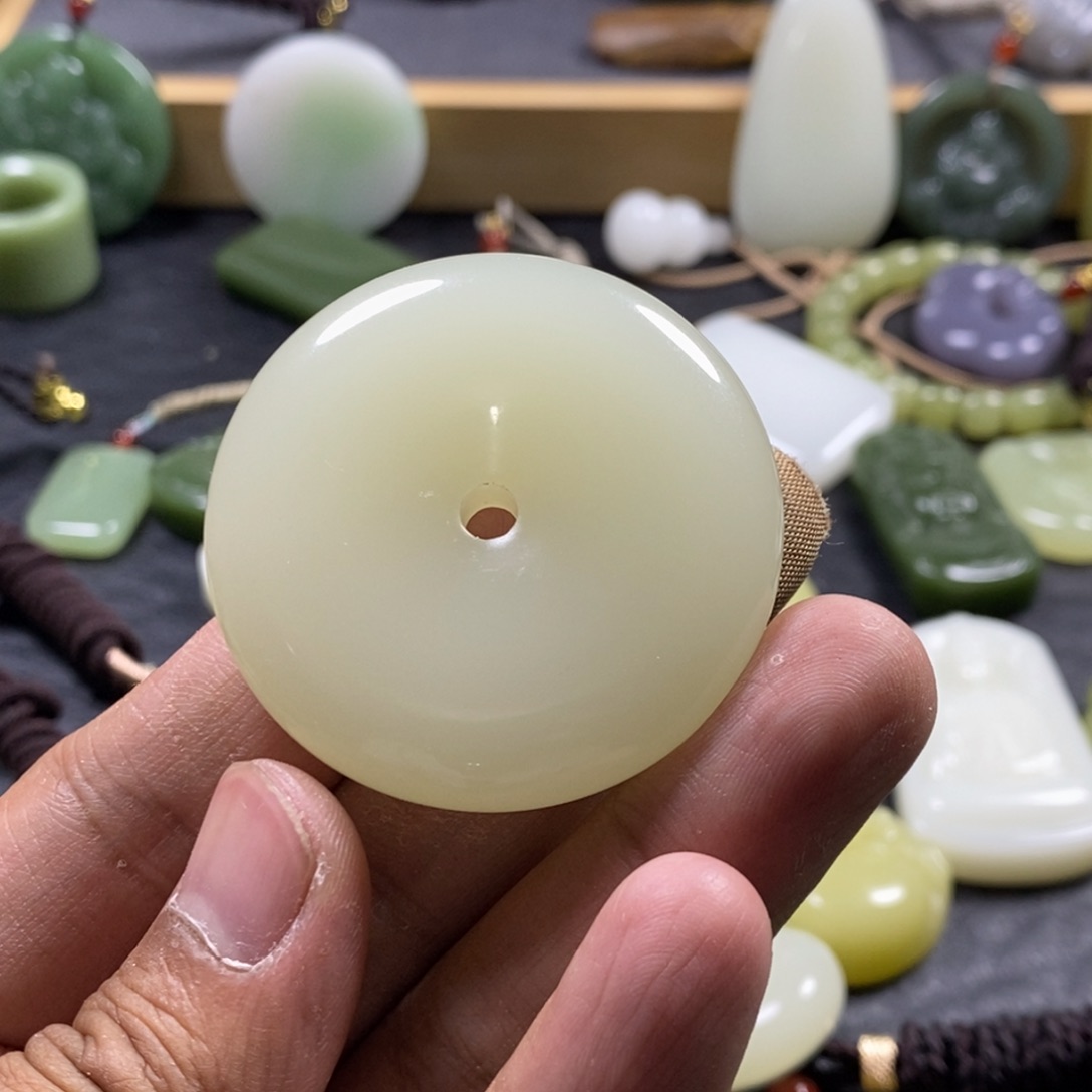 和田玉（青白玉）未镶嵌吊坠(赠链)时*