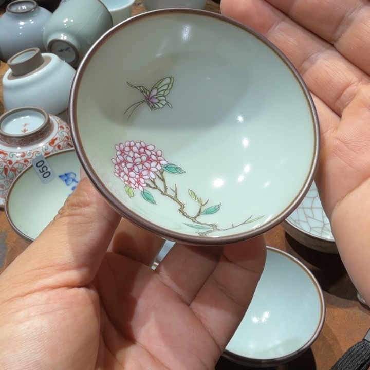 汝窑春归粉彩喜欢的可以拍