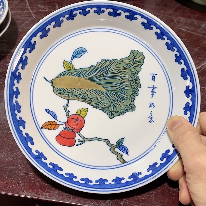 瓷片/////直径19厘米。红。