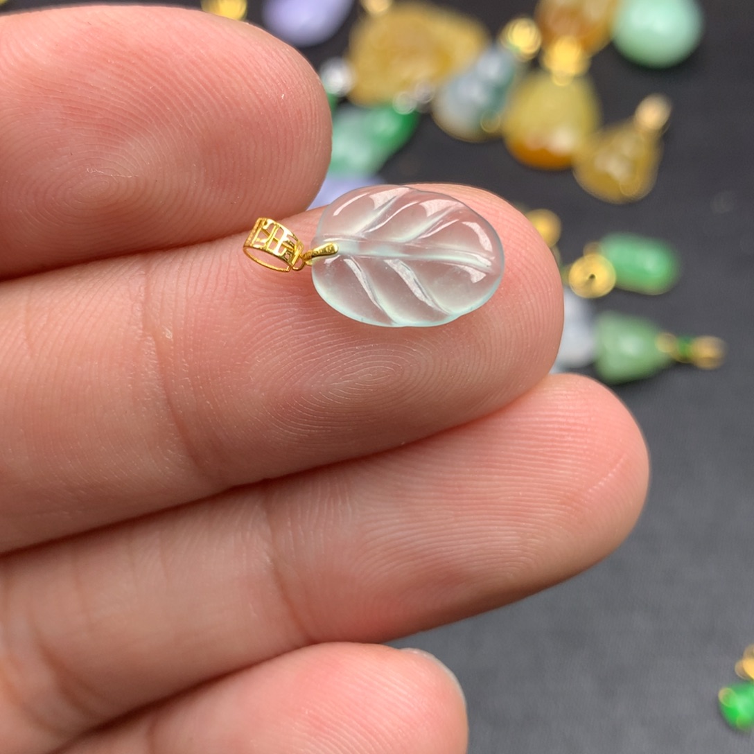 【闪购商品】颈饰18K金镶嵌翡翠翡翠