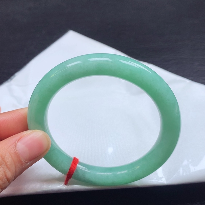 翡翠手镯（圆镯）未镶嵌55圈