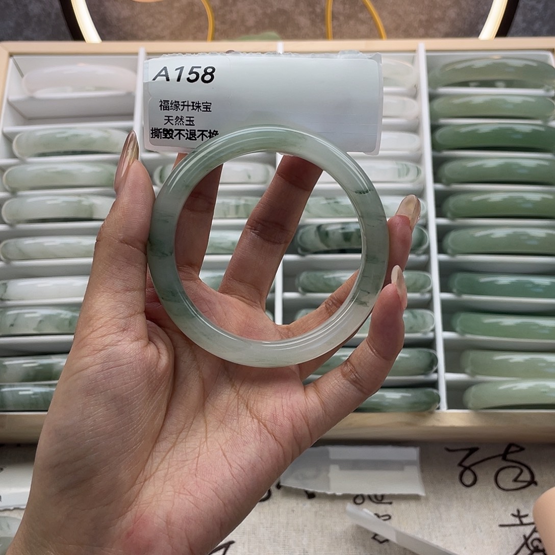 石英质玉未镶嵌手镯瑕158