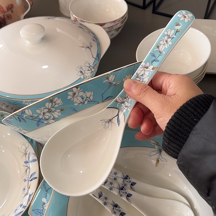 瓷片瑕疵大汤勺一个