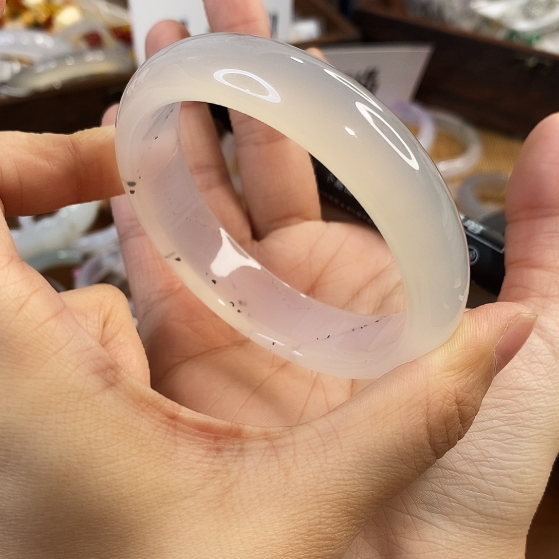 玛瑙/玉髓未镶嵌手镯C162。60.9圈