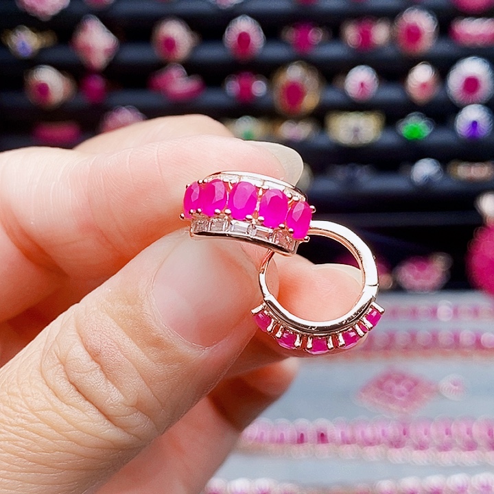 银S925镶嵌红宝石耳饰