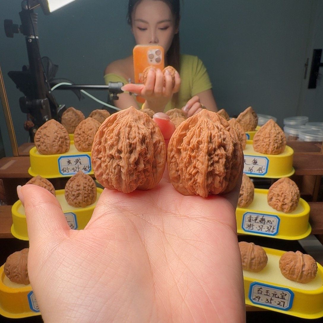 文玩核桃吊坠40全品虎头