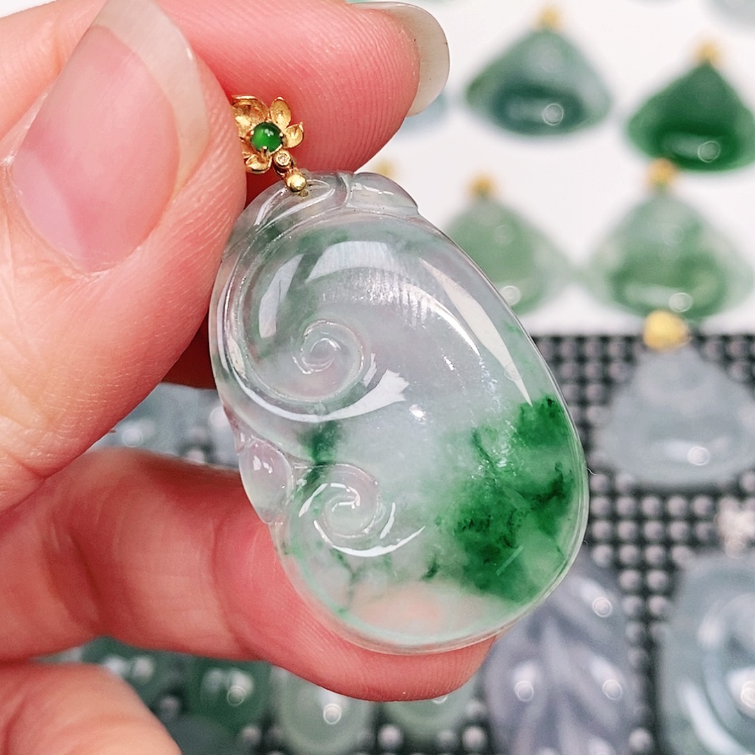 翡翠18K金镶嵌颈饰