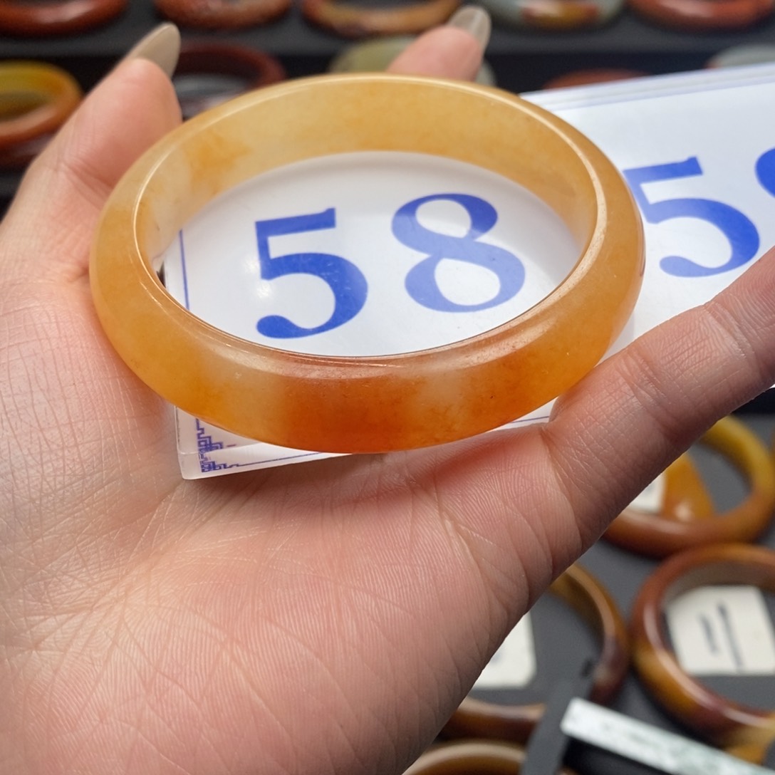 石英质玉（黄龙玉）手镯微瑕未镶嵌