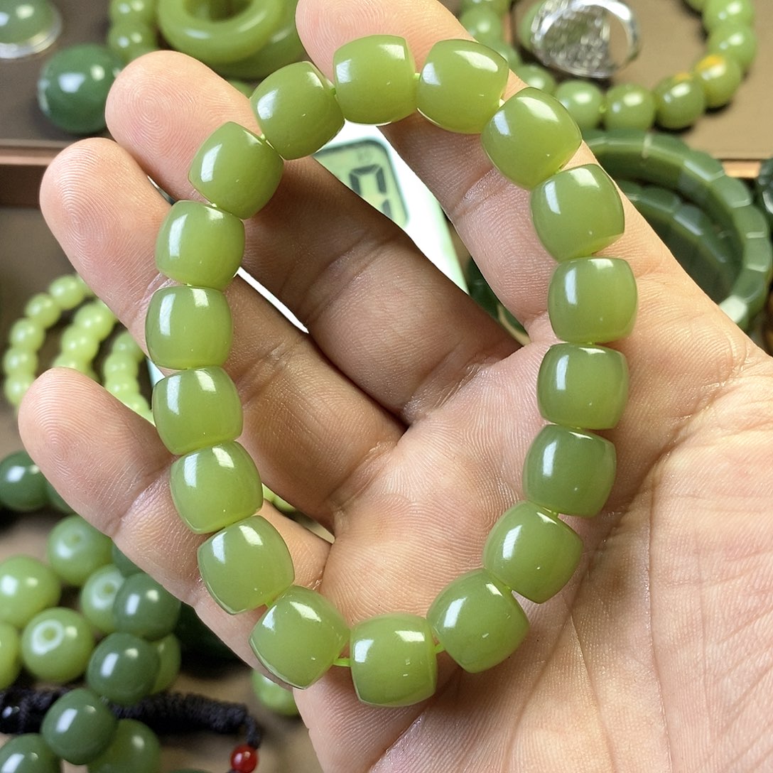 岫岩老玉（透闪石质玉）手链未镶嵌三*