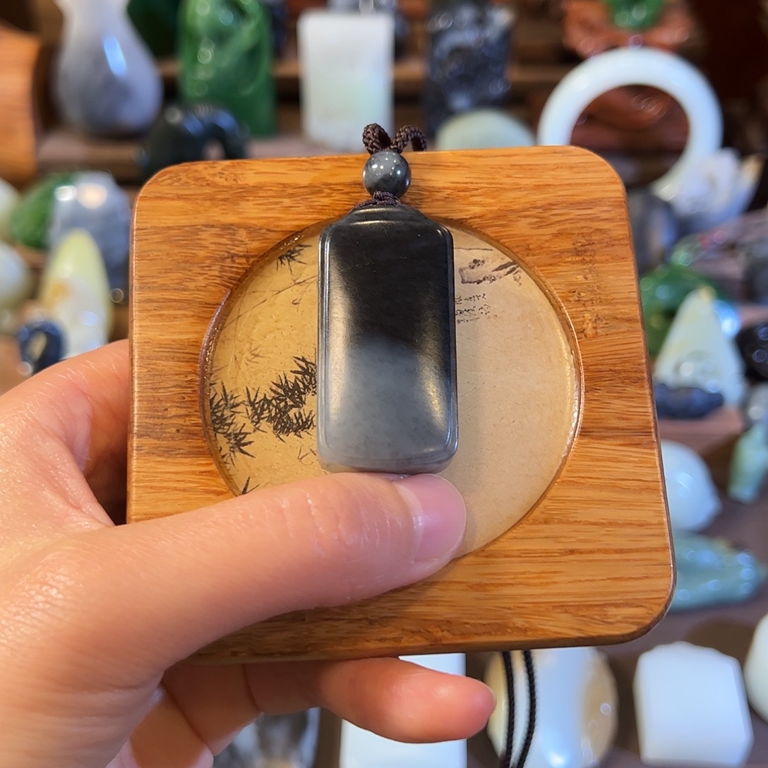 凶***酱和田玉未镶嵌颈饰