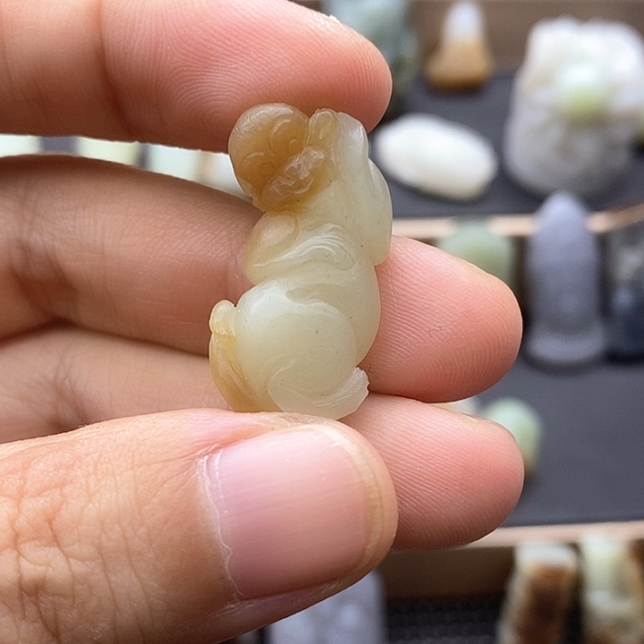 颈饰未镶嵌和田玉（糖玉）