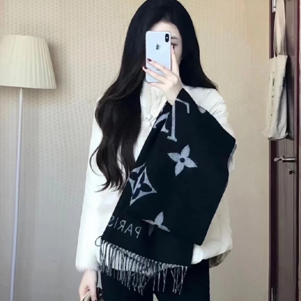 99新 LouisVuitton/路易威登 003656 新标羊绒围巾 闲置新带盒