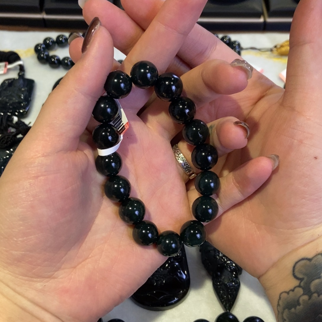 不***白翡翠未镶嵌颈饰翡翠