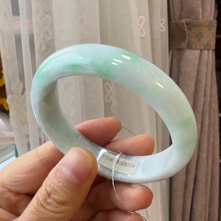 翡翠未镶嵌手镯带糖色