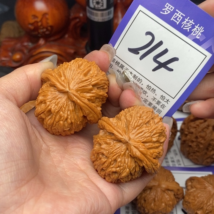桃核吊坠40白狮子214号牌