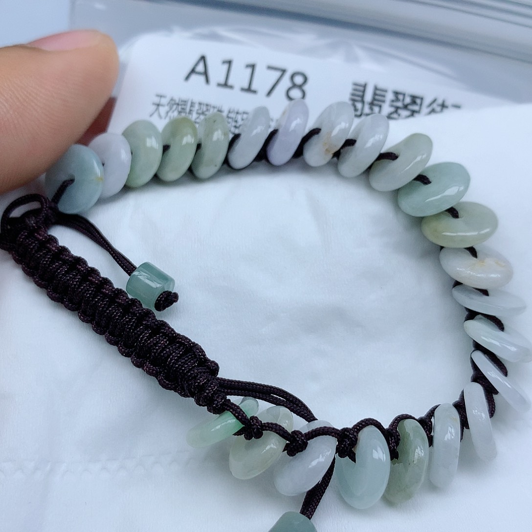 翡翠颈饰未镶嵌手串