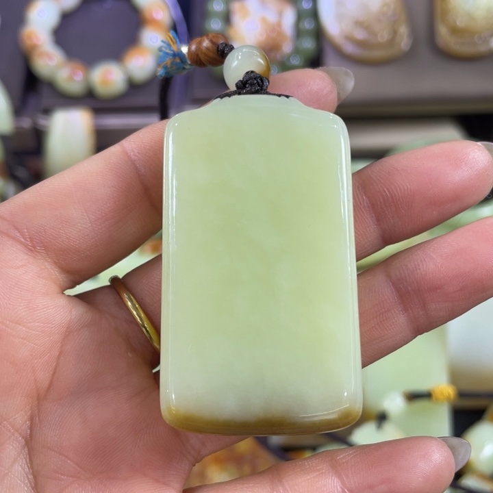 岫岩老玉（透闪石质玉）未镶嵌吊坠(赠链)