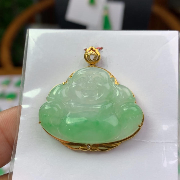 翡翠18K金镶嵌颈饰