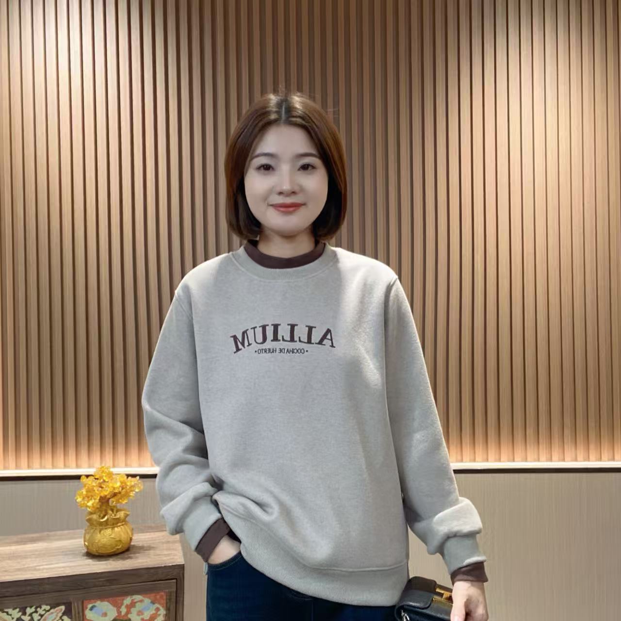 25年秋冬季新款休闲假两件刺绣宽松女加绒加厚长袖D46158