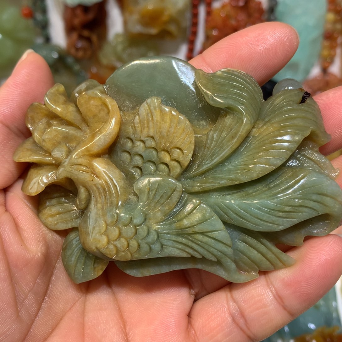 蛇纹石玉未镶嵌颈饰