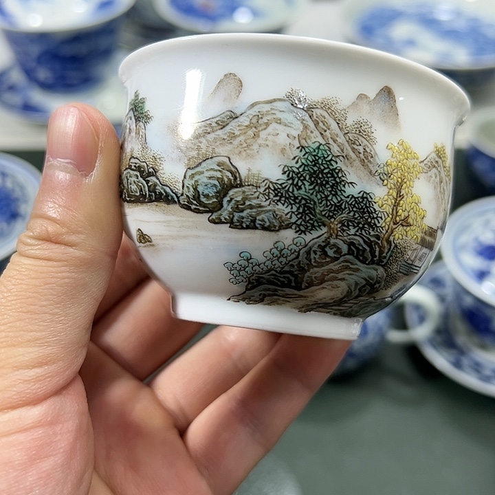 微瑕粉彩山水炉式杯