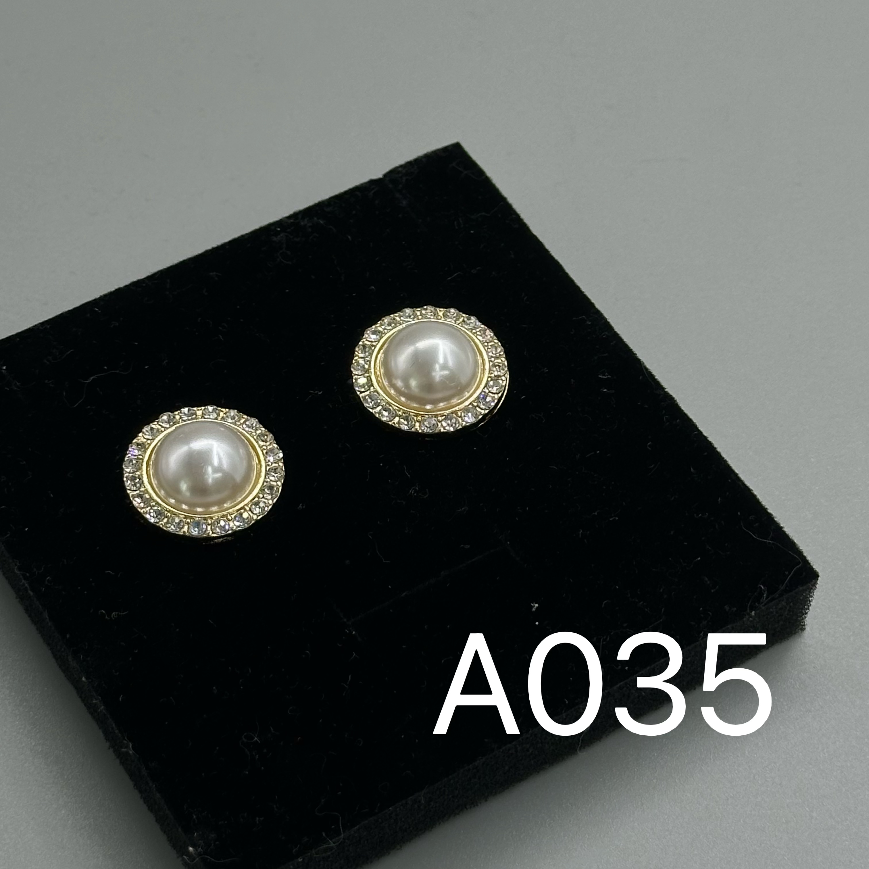 A035耳钉小香风气质白色轻奢法式