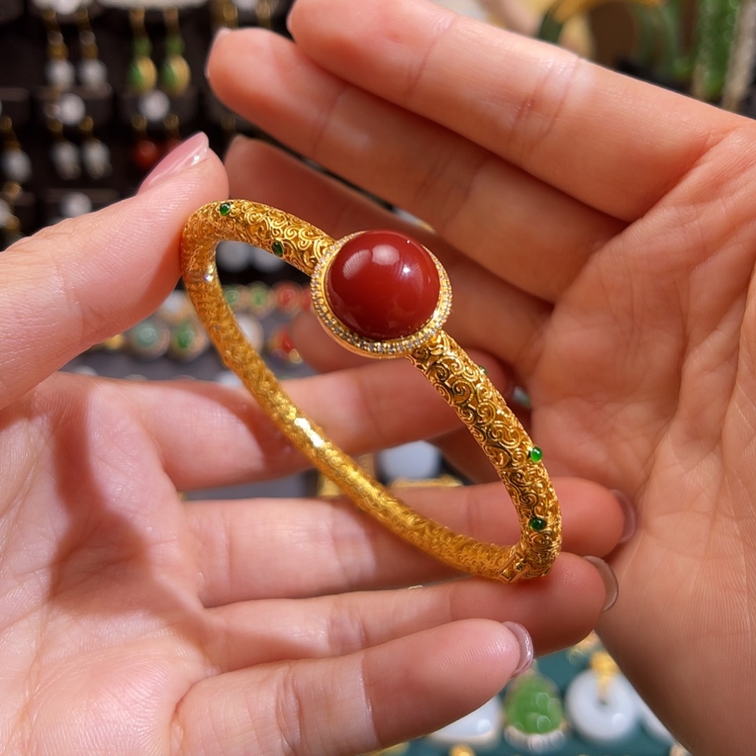 南红玛瑙挂件18K金镶嵌