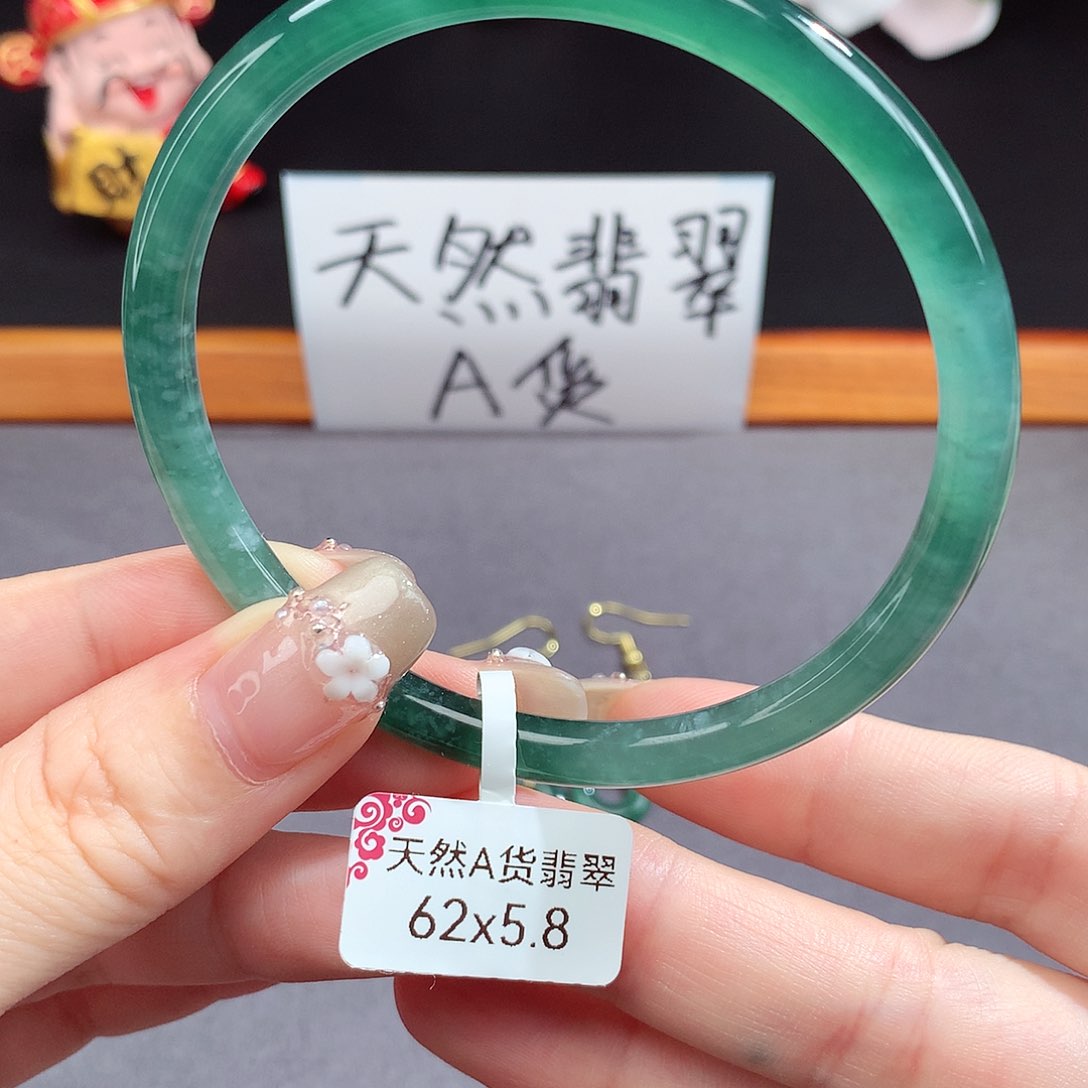 翡翠手镯（圆镯）未镶嵌