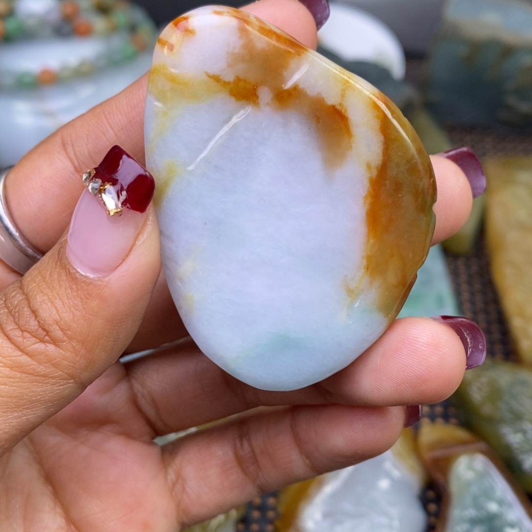 翡翠颈饰未镶嵌翡翠