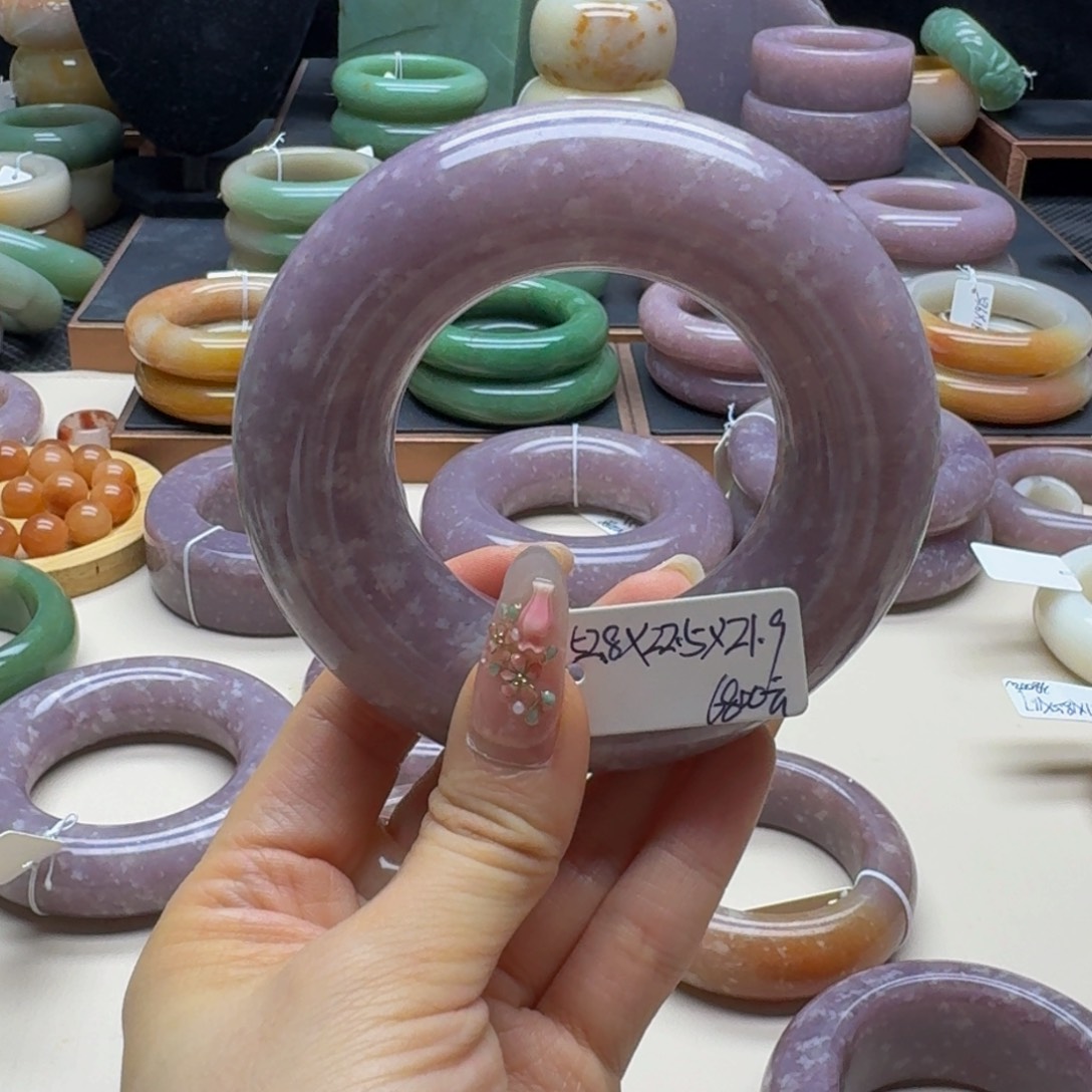 平***奇石英质玉未镶嵌手镯