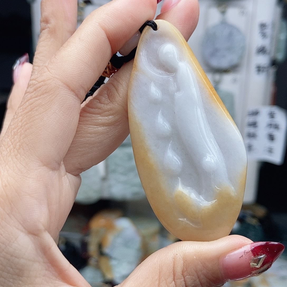 翡翠颈饰未镶嵌翡翠