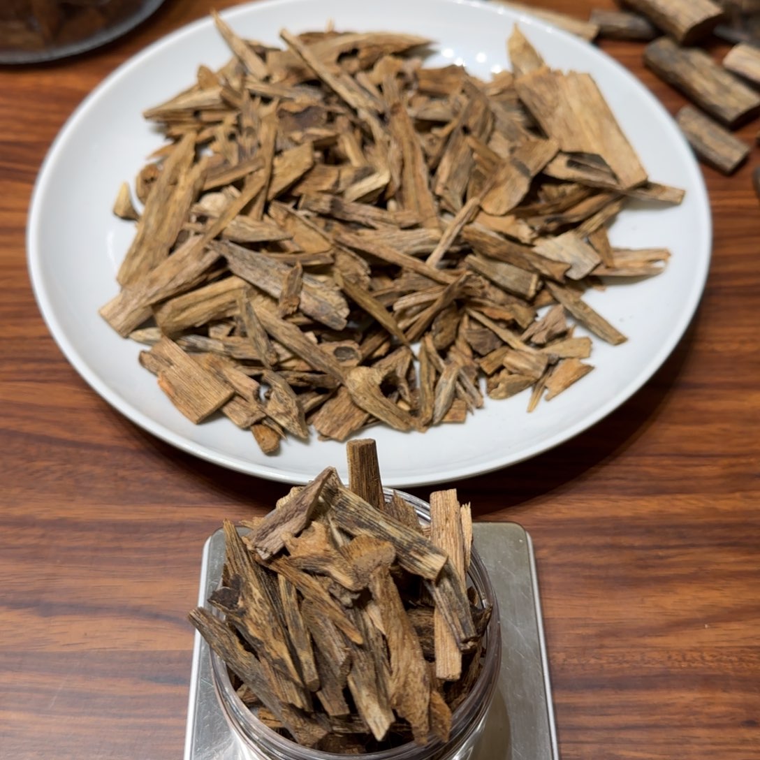 张***巍沉香碎屑沉香奇楠块料50克