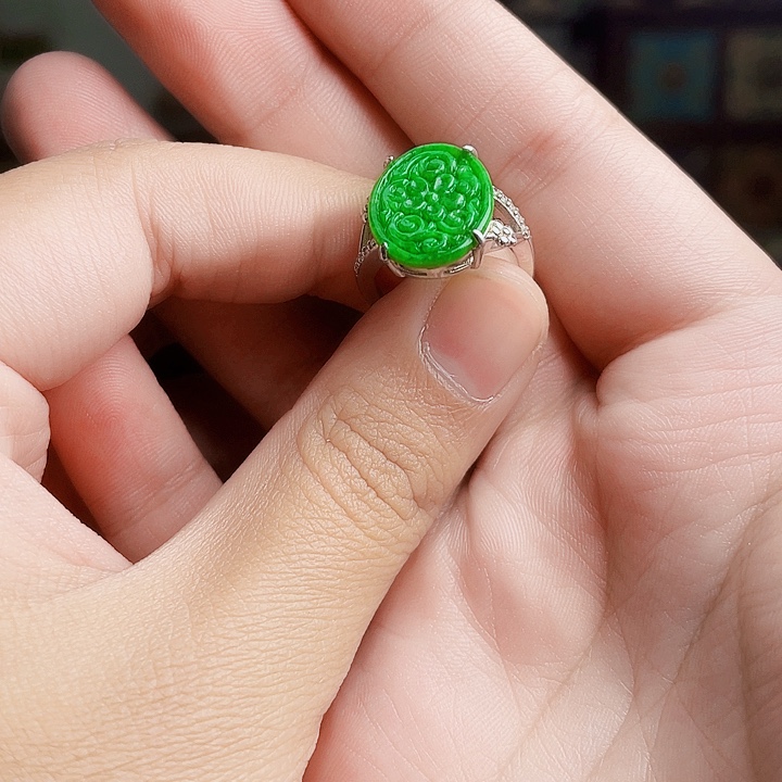 翡翠未镶嵌颈饰多样性