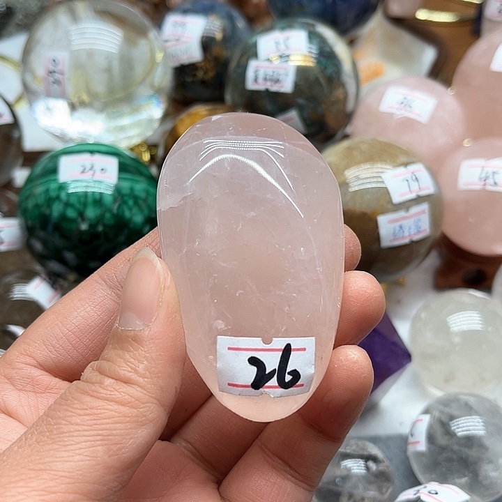 水晶119克粉水晶把玩未镶嵌