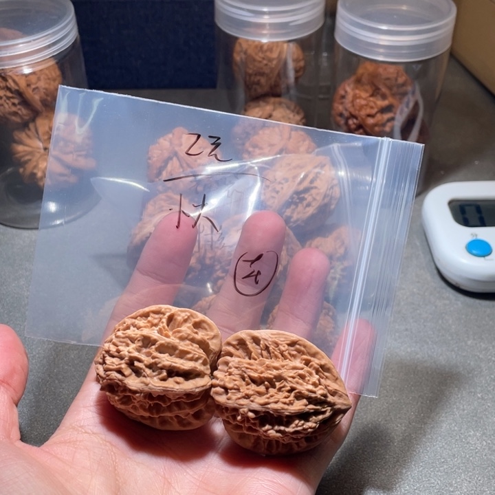 小***苗文玩核桃吊坠核桃