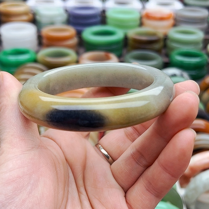 未镶嵌手镯（圆镯）石英质玉