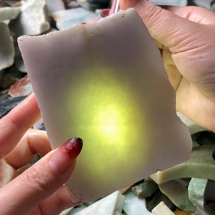 翡翠颈饰未镶嵌天然翡翠